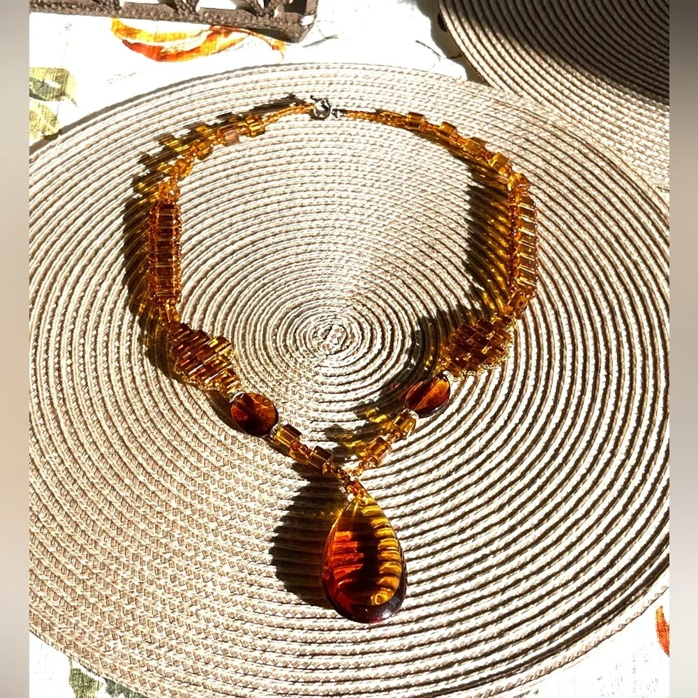 Estate Vtg Amber glass bead necklace with tear drop amber glass main pendant